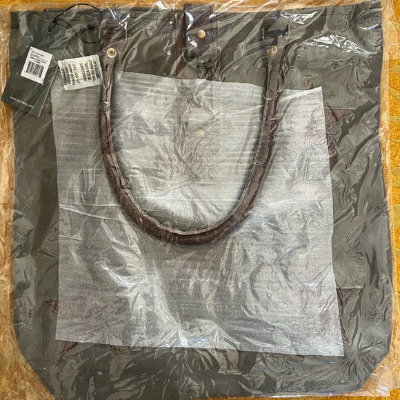 Myra Bag-LAST 1-Stardom Star accents *Army Green canvas/leather up-cycled bagNWT - Picture 3 of 9